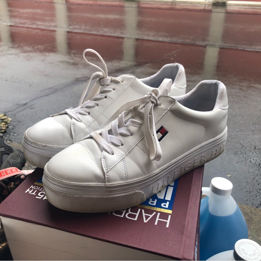 Tommy Hilfiger Men’s White Leather Sneakers Size 9.5M